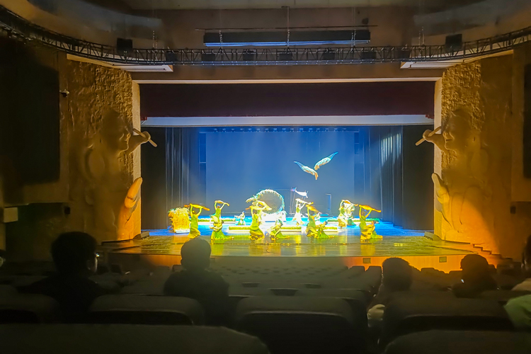 岳池縣中國曲藝百花園大劇場燈光音響工程