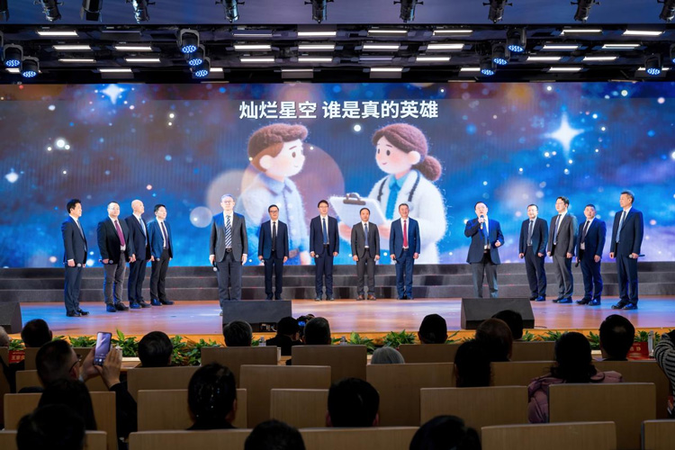 當(dāng)華西專家集體“不務(wù)正業(yè)”，我們才是幕后“罪魁禍?zhǔn)住?——揭秘抖音爆款《真心英雄》背后的“技術(shù)流”推手