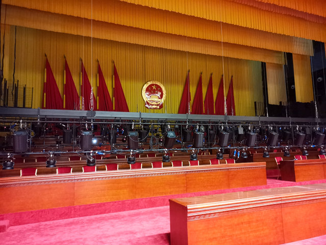 成都市第十七屆人民代表大會(huì)第七次會(huì)議順利召開，成都鷹皇科技燈光音響部門負(fù)責(zé)禮堂舞臺(tái)設(shè)備維保工作，為會(huì)議保駕護(hù)航
