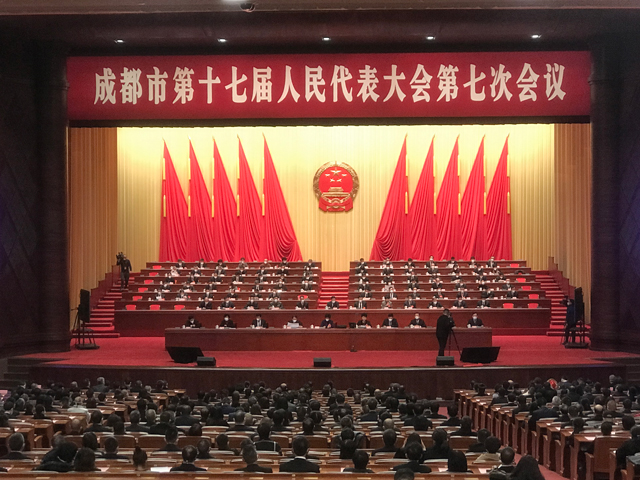 成都市第十七屆人民代表大會(huì)第七次會(huì)議順利召開，成都鷹皇科技燈光音響部門負(fù)責(zé)禮堂舞臺(tái)設(shè)備維保工作，為會(huì)議保駕護(hù)航