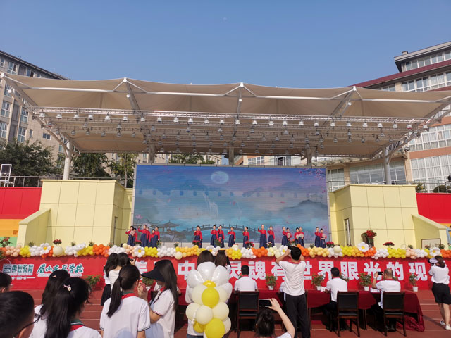 學(xué)校體育場(chǎng)戶外LED顯示屏如何選擇及安裝注意事項(xiàng) 鷹皇科技舞臺(tái)音視頻一站式服務(wù)商