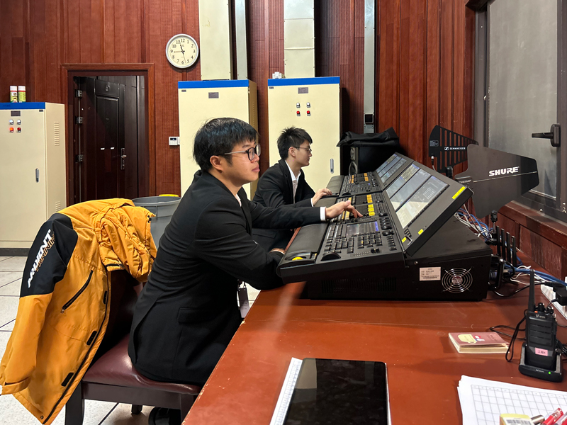 錦旗載譽(yù)映初心 匠心護(hù)航兩會(huì)聲 鷹皇圓滿完成2026省市兩會(huì)音視頻保障任務(wù)