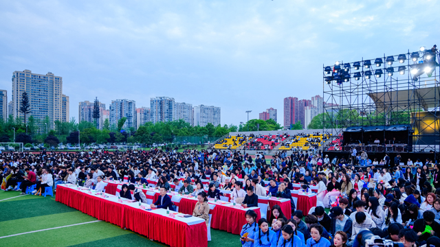 校園文藝演出舞臺(tái),學(xué)校表演舞臺(tái),戶外舞臺(tái)搭建,舞臺(tái)燈光音視頻,舞臺(tái)燈光音視頻設(shè)計(jì),舞臺(tái)設(shè)備租賃