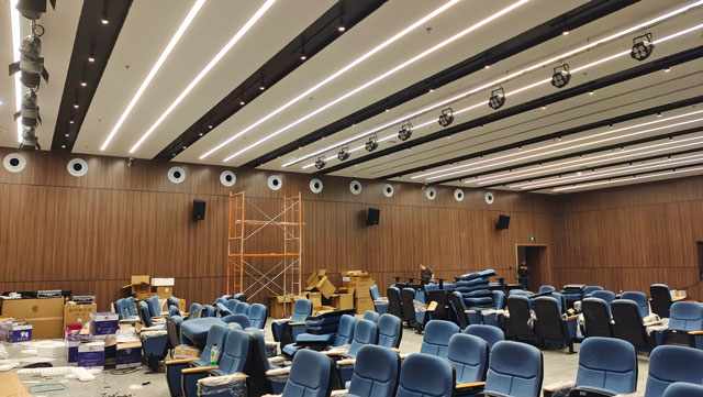 四川吉利學院報告廳舞臺燈光、音響、LED顯示屏工程項目竣工，鷹皇科技為您精彩呈現(xiàn)