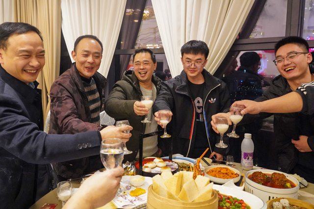 成都鷹皇科技年度表彰大會暨2022年新春團(tuán)拜會
