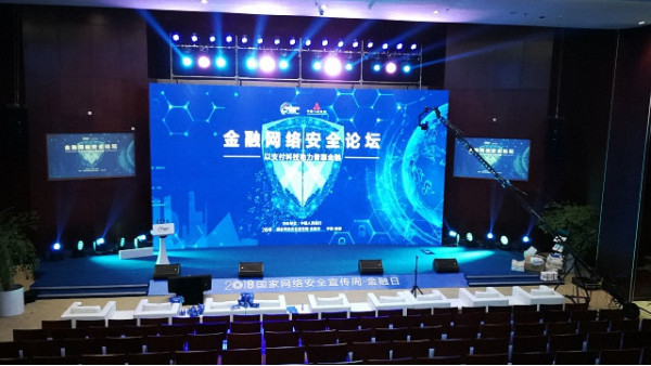 LED顯示屏搭建為什么要單獨設置承重基座及配重