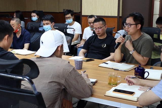 “疫”起努力，共贏未來，成都鷹皇科技公司例會召開