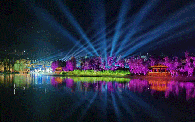 通江高明湖公園水上實(shí)景舞臺(tái)演出燈光盛宴
