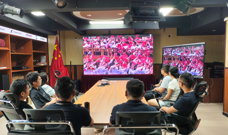 銘記歷史榮光，凝聚奮進(jìn)力量——成都鷹皇科技組織員工觀看九三閱兵直播