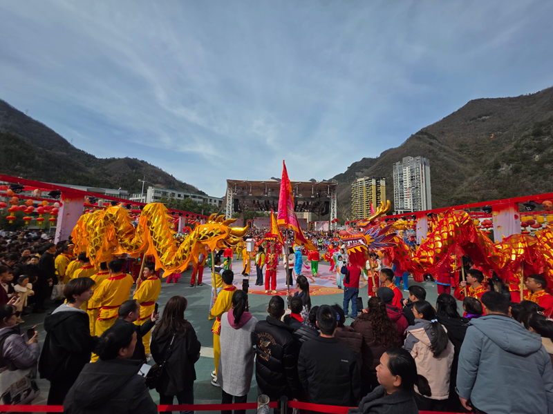 匠心煥新舞臺 技術(shù)護(hù)航非遺 —— 鷹皇科技助力鎮(zhèn)巴新春元宵盛會圓滿落幕